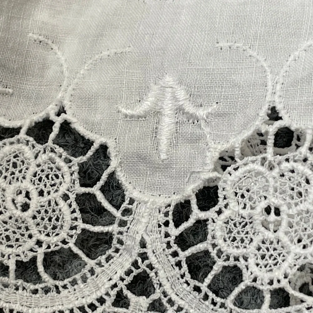 Antique Lace Doily Table Runner 26x16 White Lace Floral Rose Oval Vintage